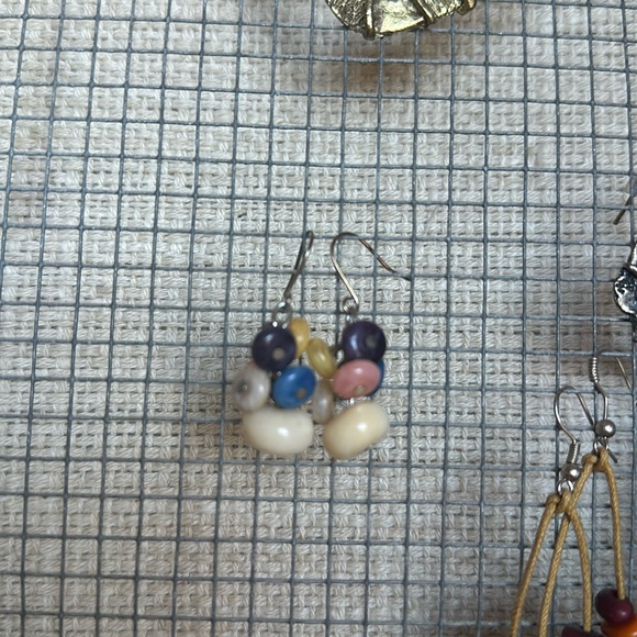 Set a cute earrings. Lots listed, bundle and save!! - Picture 2 of 3